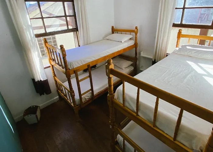 Garibaldi Hostel & Pub